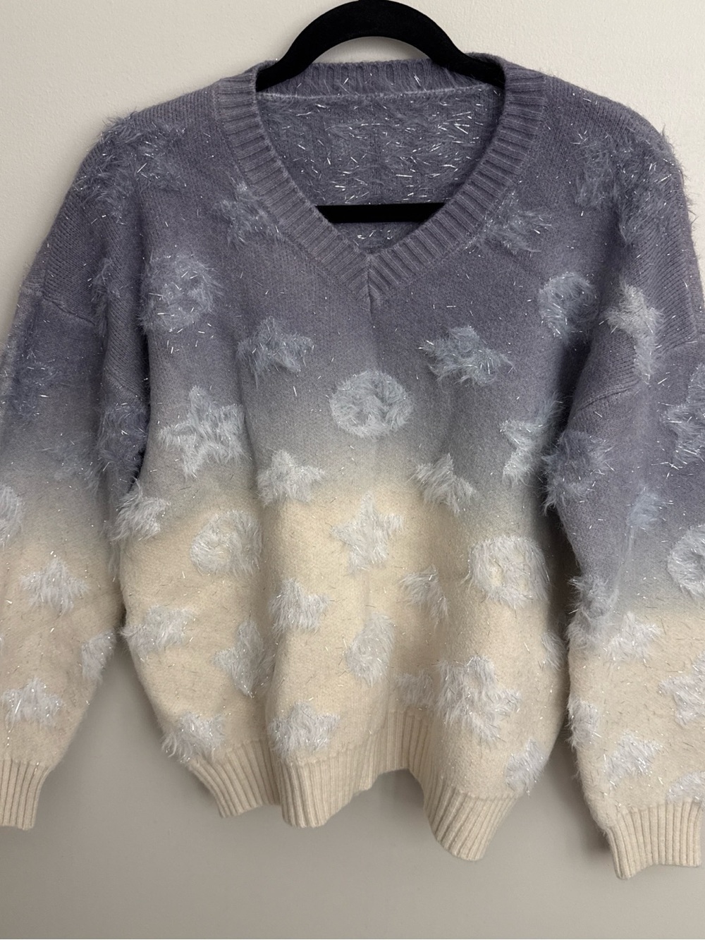 Cozy Ombre Star Fuzzy V-Neck Sweater - Lavender & Cream